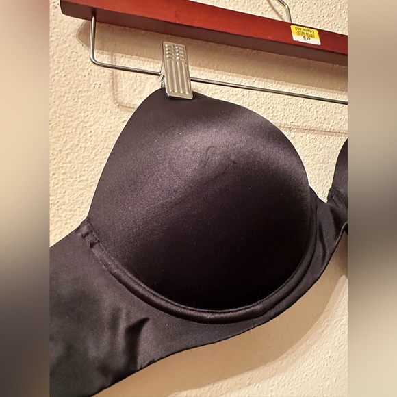 Black Victoria’s Secret multiway strapless bra NWT 32DD small snag - Picture 3 of 8